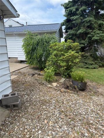 481 Shupe Avenue Amherst OH 44001