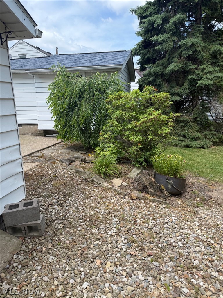 481 Shupe Avenue Amherst OH 44001