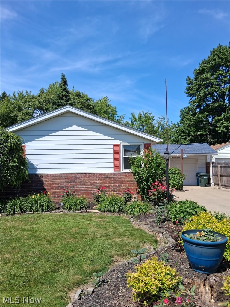 481 Shupe Avenue Amherst OH 44001