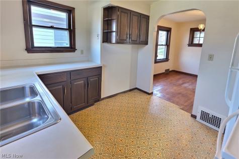 8104 Chesterfield Avenue Parma OH 44129