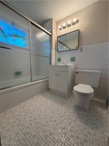 8104 Chesterfield Avenue Parma OH 44129