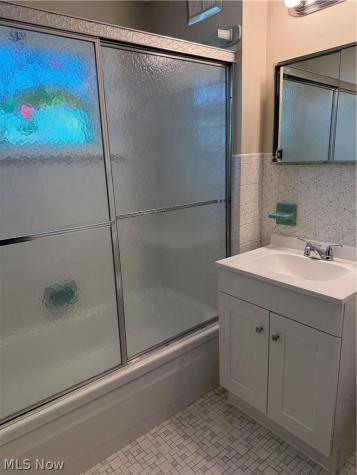 8104 Chesterfield Avenue Parma OH 44129