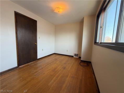 8104 Chesterfield Avenue Parma OH 44129