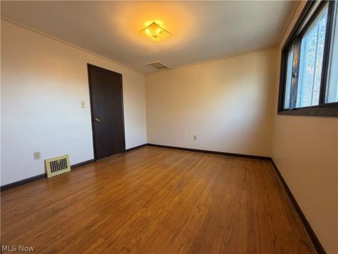8104 Chesterfield Avenue Parma OH 44129