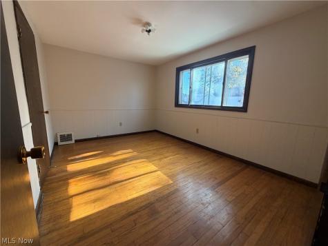 8104 Chesterfield Avenue Parma OH 44129