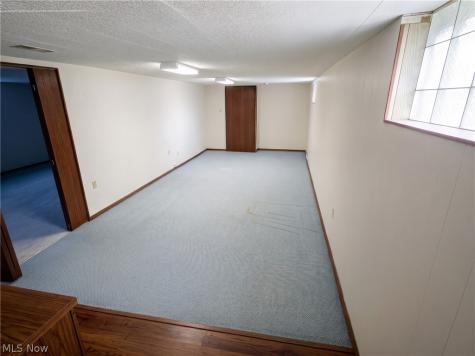 8104 Chesterfield Avenue Parma OH 44129