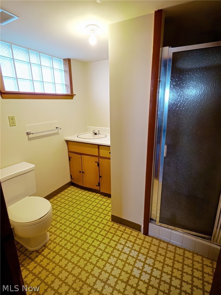 8104 Chesterfield Avenue Parma OH 44129