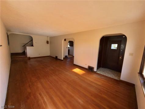 8104 Chesterfield Avenue Parma OH 44129