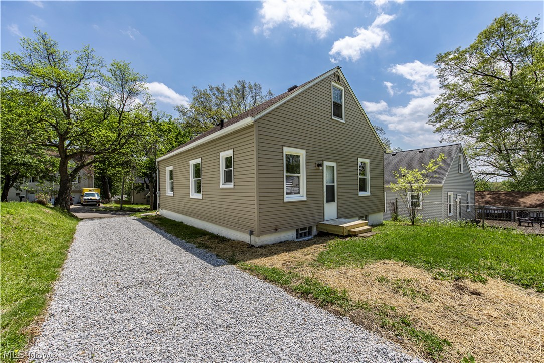 144 Malacca Street Akron OH 44305