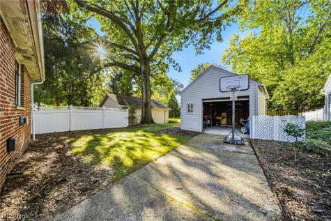 24015 Bruce Road Bay Village OH 44140