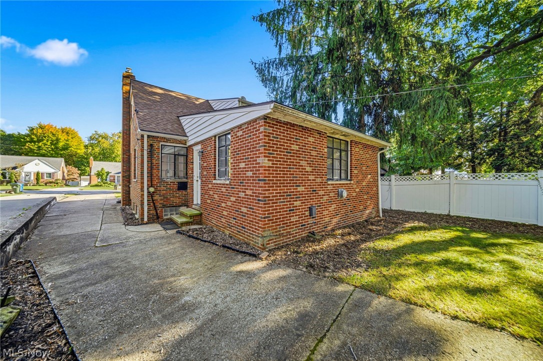 24015 Bruce Road Bay Village OH 44140