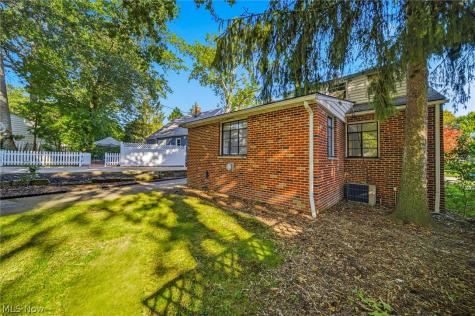 24015 Bruce Road Bay Village OH 44140