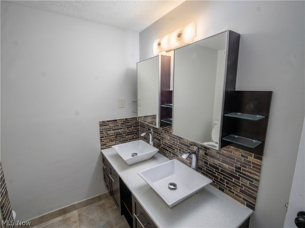 4633 Whitehall Drive South Euclid OH 44121