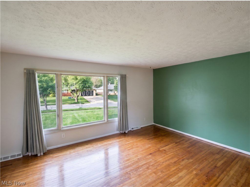 4633 Whitehall Drive South Euclid OH 44121