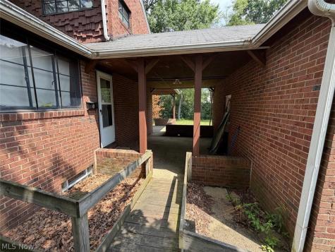 917 21st Street NE Canton OH 44714