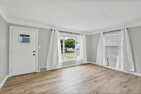 6207 Delora Avenue Brooklyn OH 44144