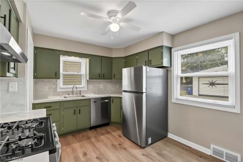 6207 Delora Avenue Brooklyn OH 44144