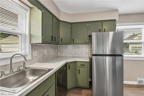 6207 Delora Avenue Brooklyn OH 44144