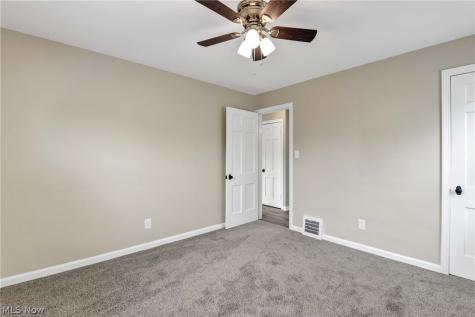 6207 Delora Avenue Brooklyn OH 44144