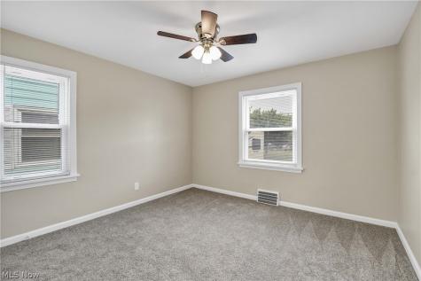 6207 Delora Avenue Brooklyn OH 44144