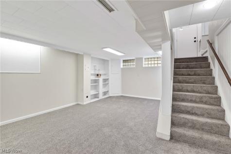 6207 Delora Avenue Brooklyn OH 44144
