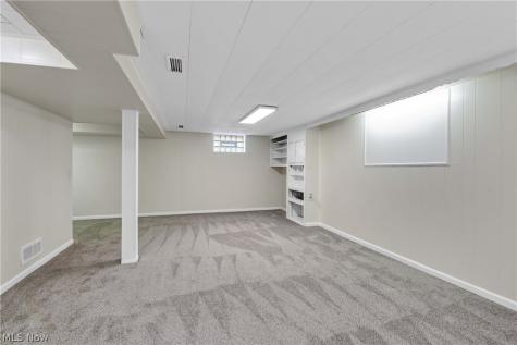 6207 Delora Avenue Brooklyn OH 44144