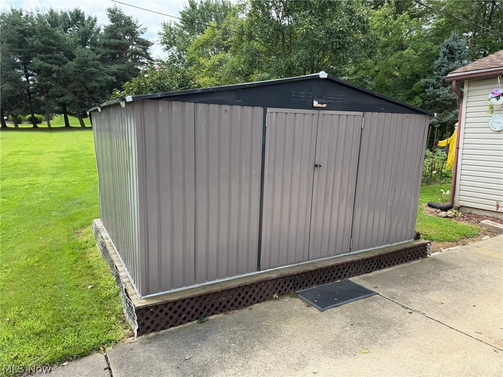 3585 Clermont Street NW North Lawrence OH 44666