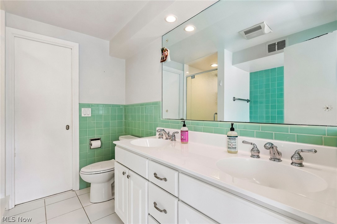 1544 Clubside Road Lyndhurst OH 44124