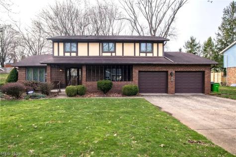 407 Eastbury Avenue NE North Canton OH 44720
