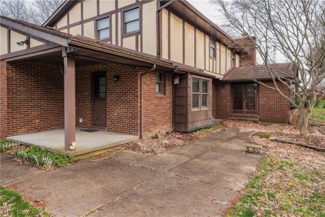 407 Eastbury Avenue NE North Canton OH 44720