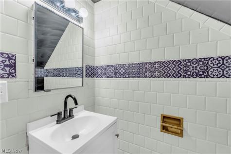 465 E 272 Street Euclid OH 44132