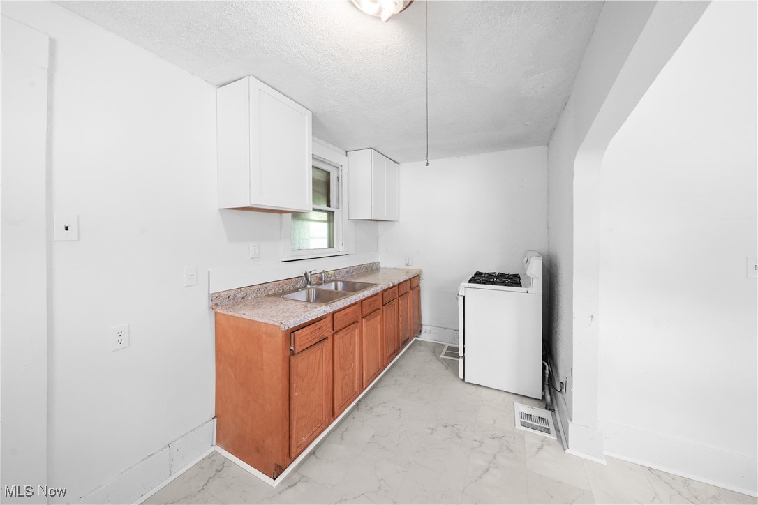 148 Saint Louis Avenue Youngstown OH 44507