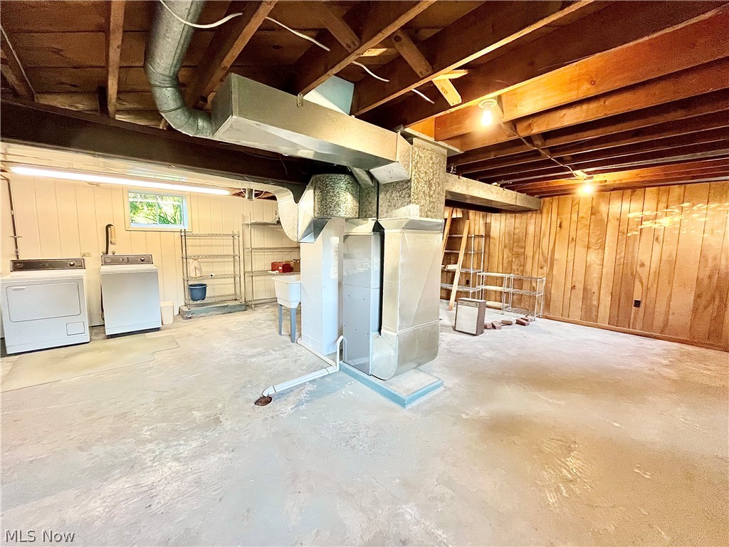 8238 Center Road Ashtabula OH 44004