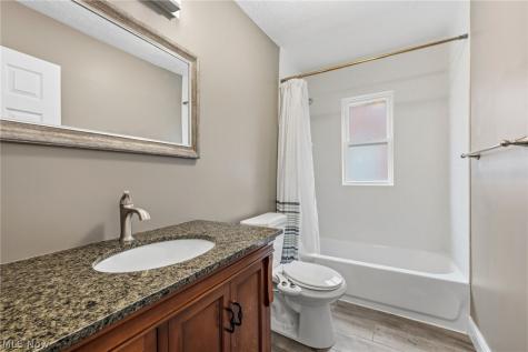 3478 Raymont Boulevard University Heights OH 44118