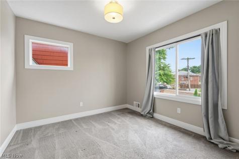3478 Raymont Boulevard University Heights OH 44118