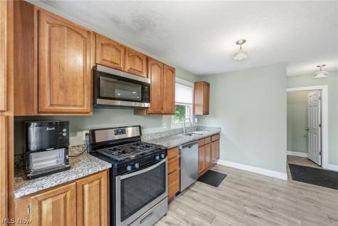 3478 Raymont Boulevard University Heights OH 44118