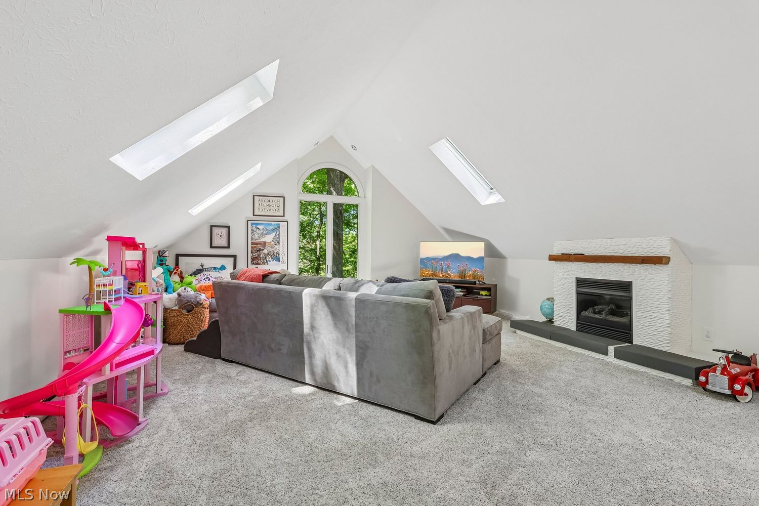 8395 Lucerne Drive Chagrin Falls OH 44023