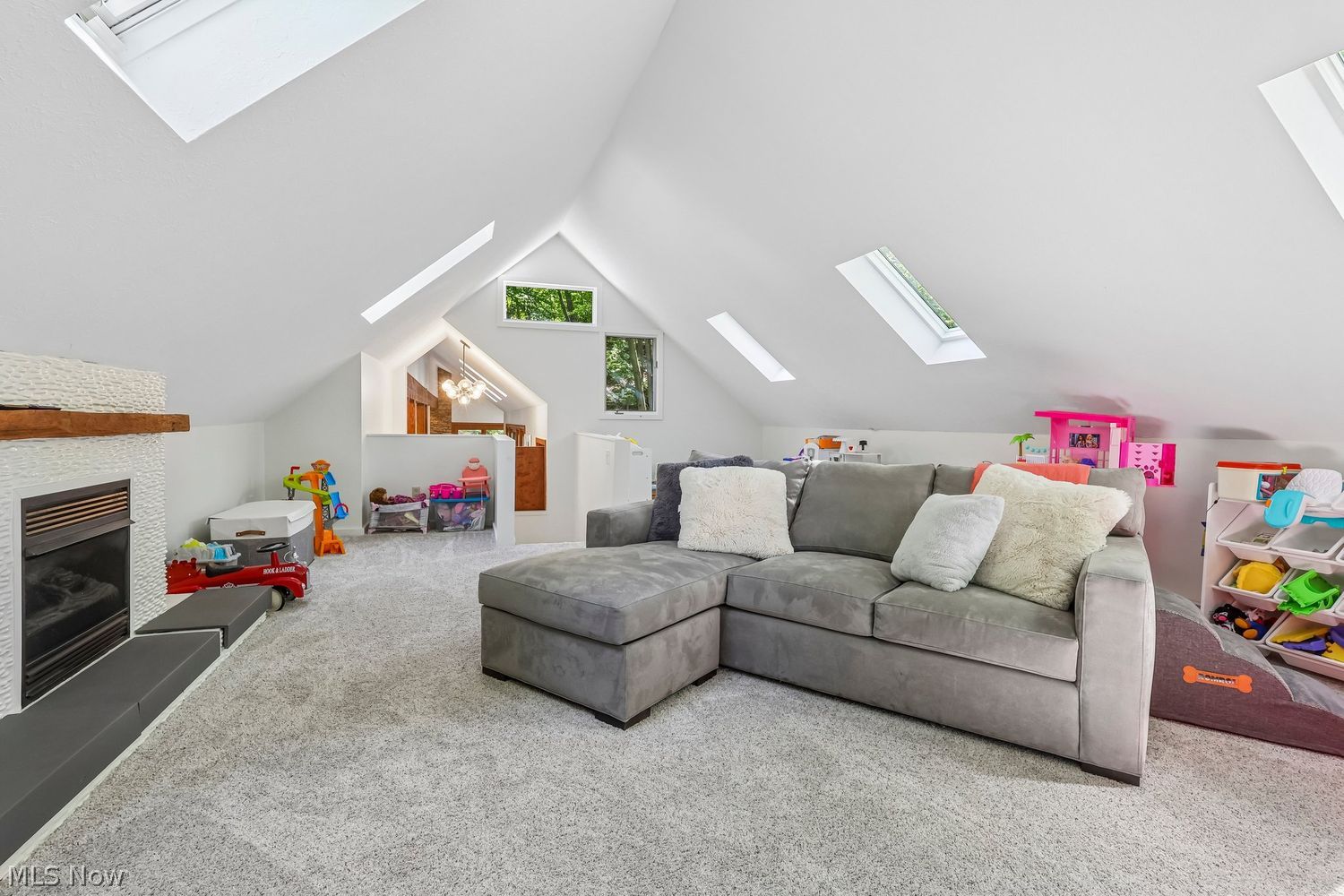 8395 Lucerne Drive Chagrin Falls OH 44023