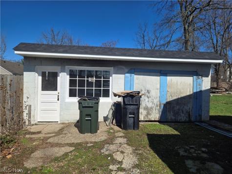 319 17th Street Elyria OH 44035