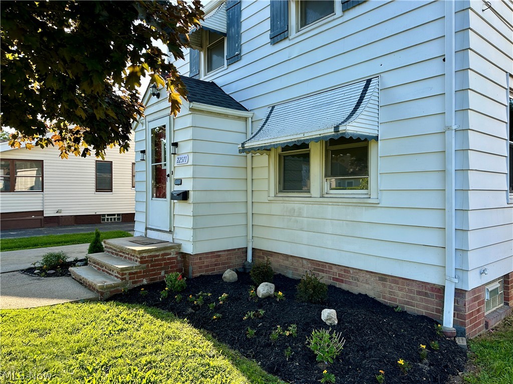 22571 Ivan Avenue Euclid OH 44123