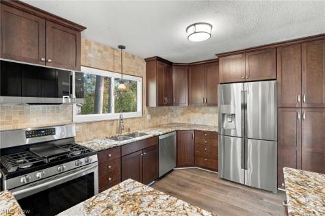 26956 Oxford Park Lane Olmsted Twp OH 44138