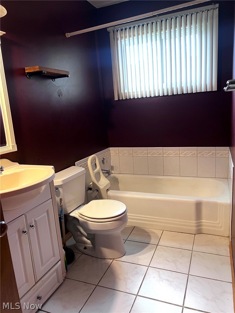 962 Adrian Circle Girard OH 44420