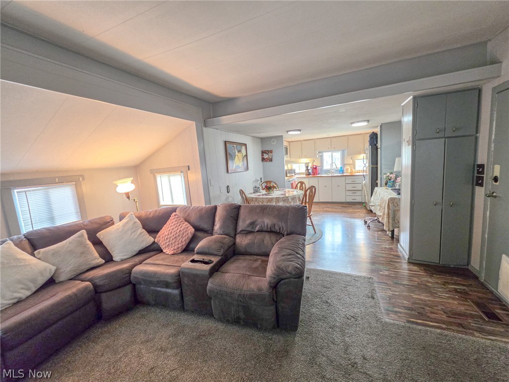 14 Inner Drive Vienna OH 44473