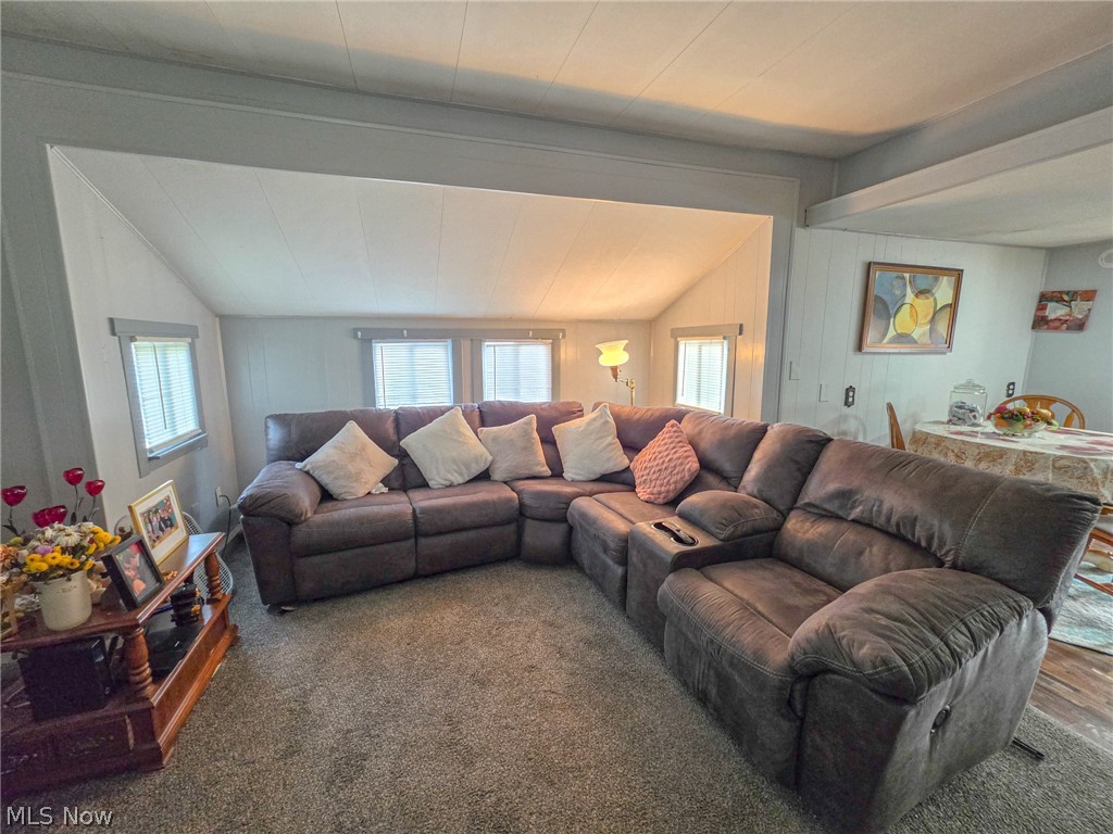 14 Inner Drive Vienna OH 44473