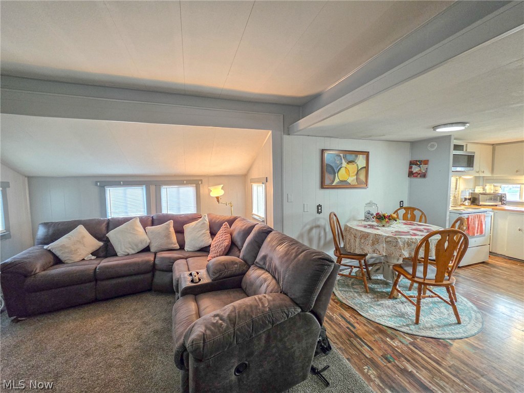 14 Inner Drive Vienna OH 44473