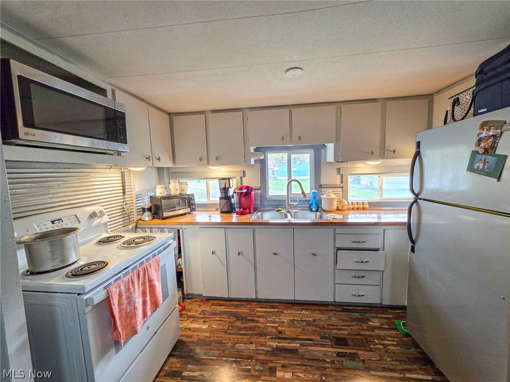 14 Inner Drive Vienna OH 44473