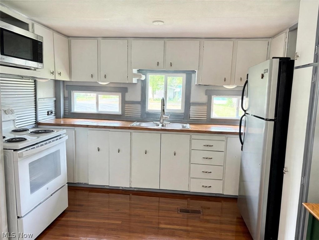 14 Inner Drive Vienna OH 44473
