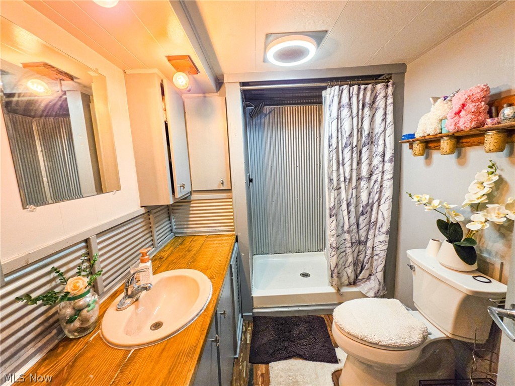 14 Inner Drive Vienna OH 44473