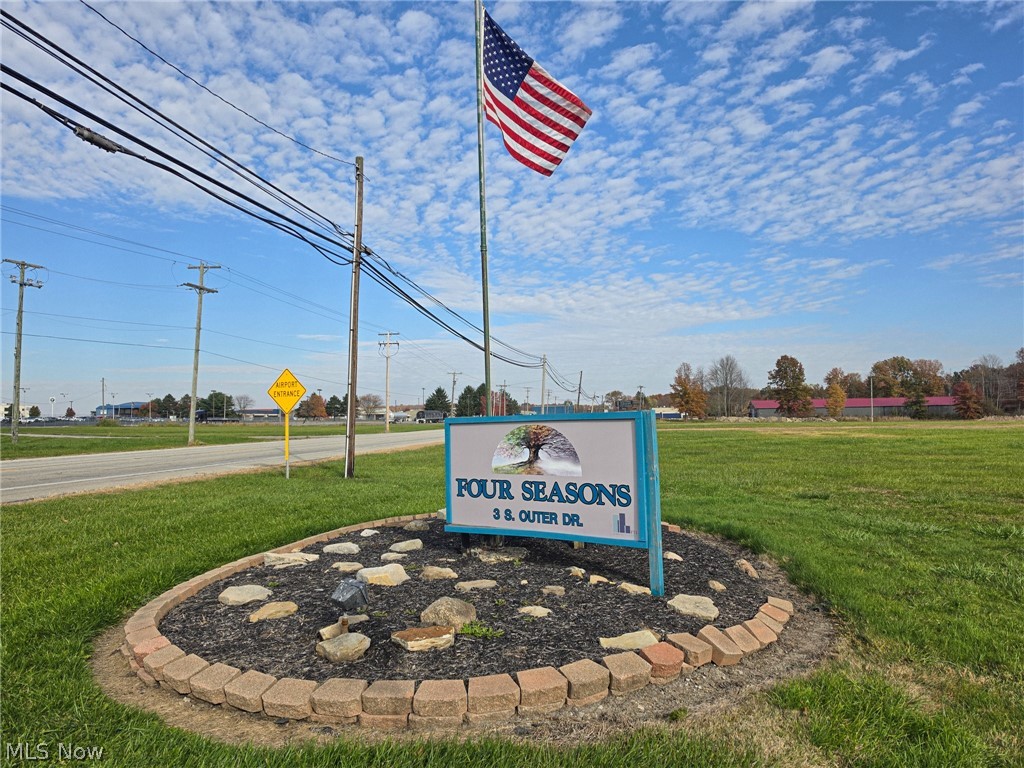 14 Inner Drive Vienna OH 44473