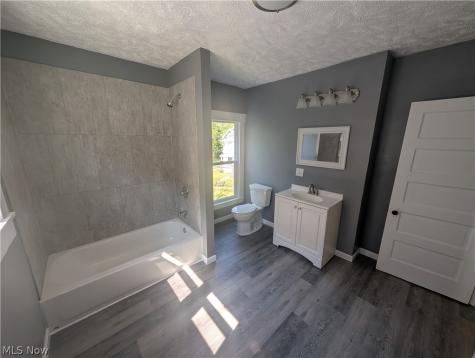 144 W Bridge Street Elyria OH 44035